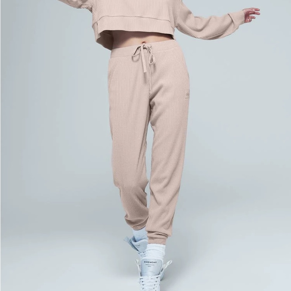 Alo Muse Sweatpant in Dusty Pink